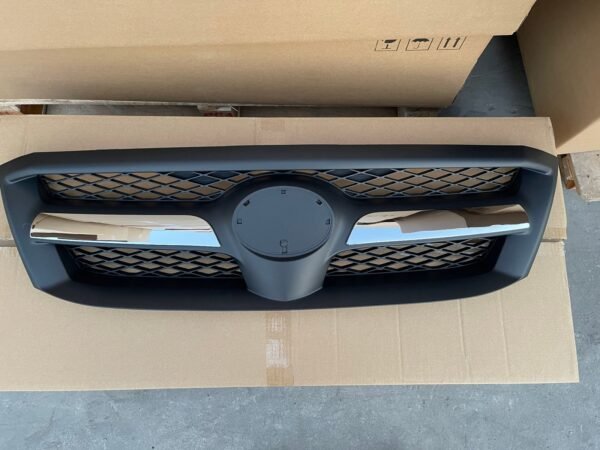 Toyota Hilux Vigo 2005 OEM Grille - Image 4