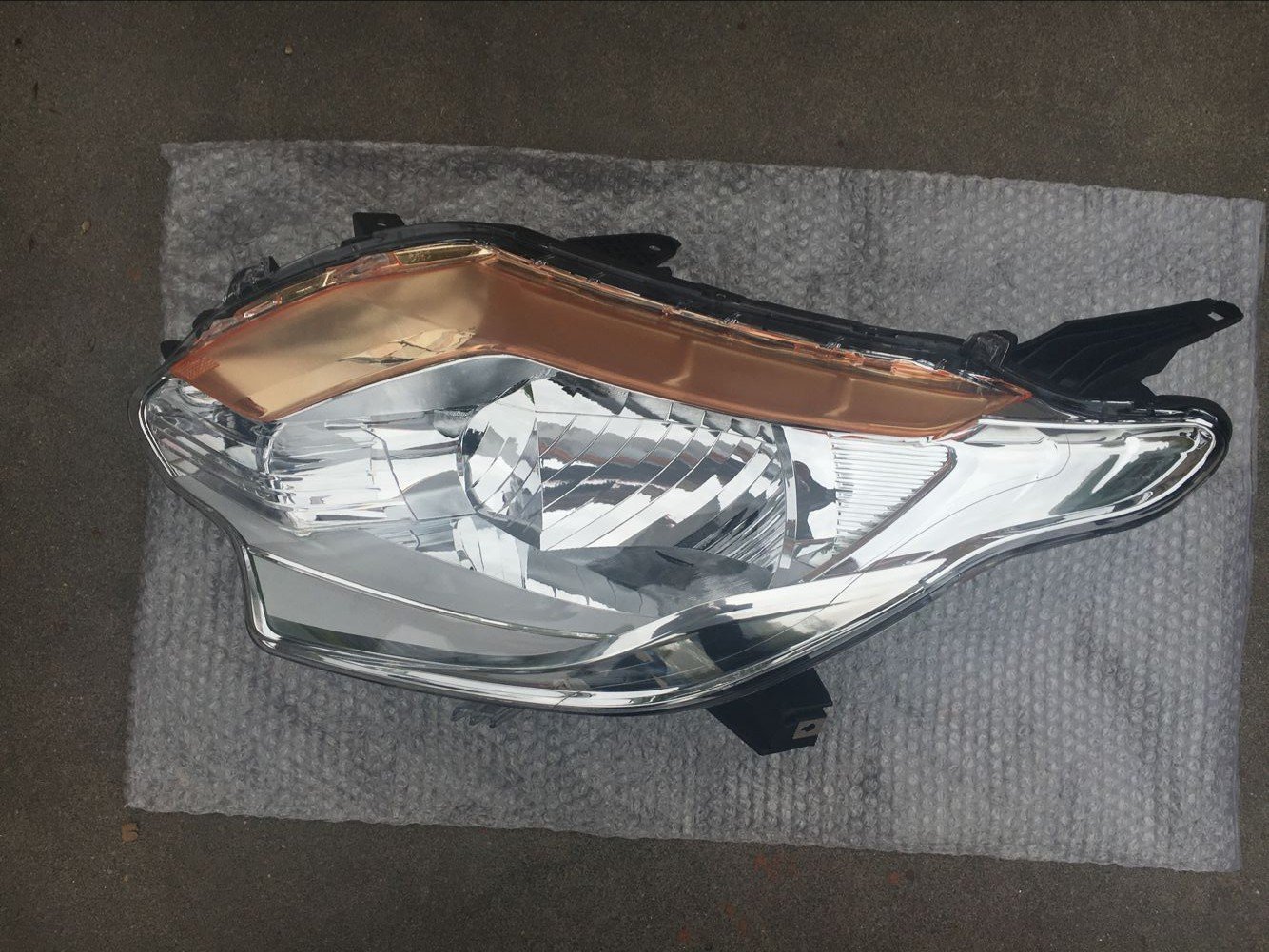 Mitsubishi Triton L200 2015 model OEM-style headlights